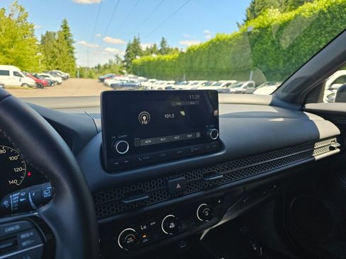 Certified 2025 Honda HR-V Sport image 2