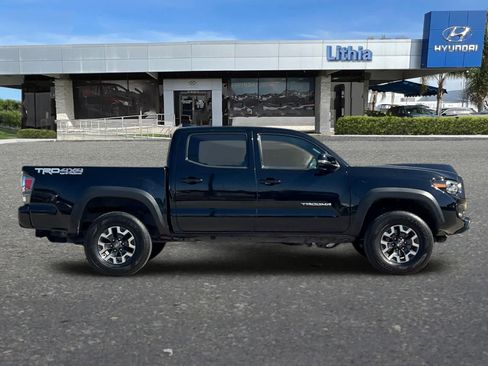 Used 2022 Toyota Tacoma TRD Off-Road w/ Technology Package AWD/4WD image 9