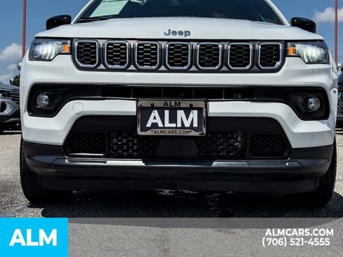 Used 2024 Jeep Compass Latitude AWD/4WD image 11