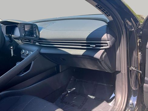Used 2026 Hyundai Elantra SE FWD image 19