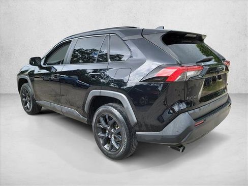 Used 2021 Toyota RAV4 LE FWD image 7