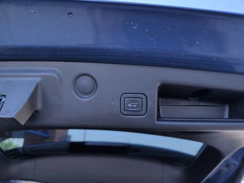 Used 2024 Chevrolet Equinox LT FWD image 28