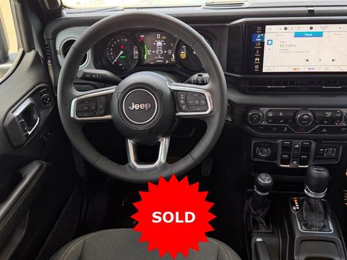 Used 2025 Jeep Wrangler Unlimited Sahara AWD/4WD image 13