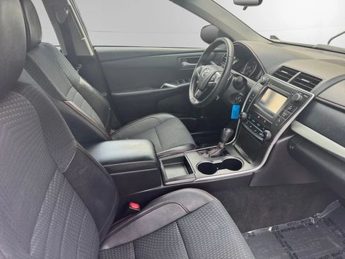 Used 2015 Toyota Camry SE FWD image 19