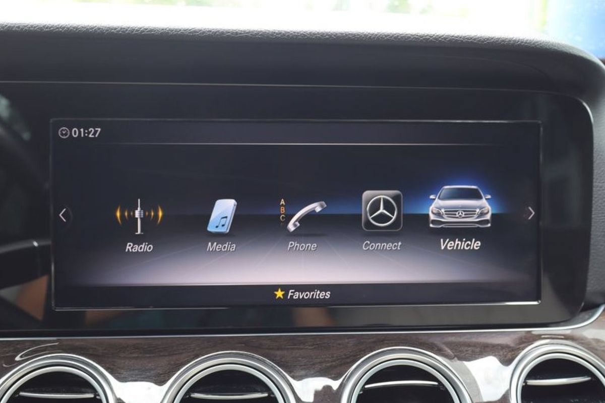 Used 2019 Mercedes-Benz E 450 4MATIC Sedan w/ Premium Package image 20
