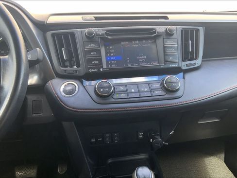 Used 2016 Toyota RAV4 SE FWD image 34