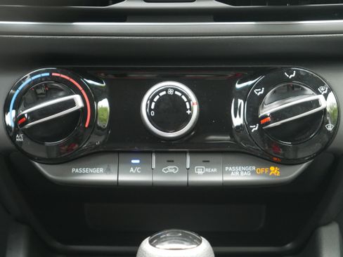 Used 2023 Hyundai Kona SEL AWD/4WD image 18