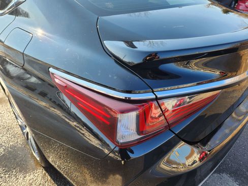 Used 2019 Lexus ES 300h image 11