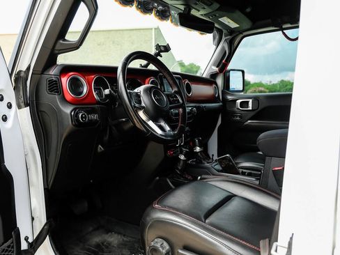 Used 2020 Jeep Gladiator Rubicon AWD/4WD image 3