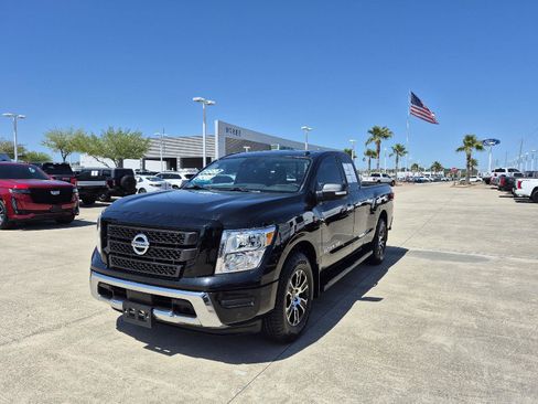 Used 2020 Nissan Titan SV w/ SV Convenience Package image 1