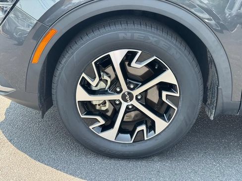 Certified 2024 Kia Sportage EX FWD image 9