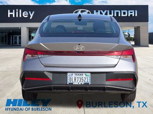 New 2025 Hyundai Elantra SE image 5