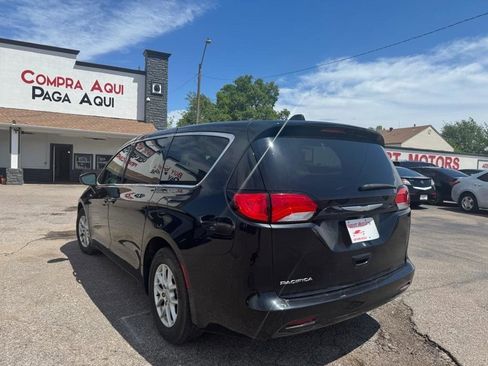 Used 2017 Chrysler Pacifica LX FWD image 4