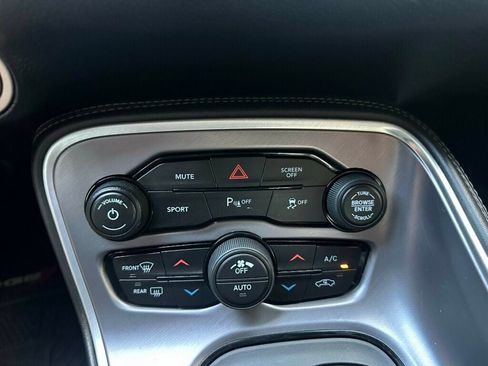 Used 2019 Dodge Challenger R/T w/ Driver Convenience Group RWD image 19