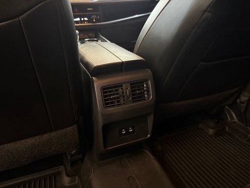 Used 2025 Nissan Rogue SV AWD/4WD image 17