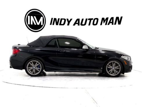 Used 2016 BMW M235i Convertible image 3