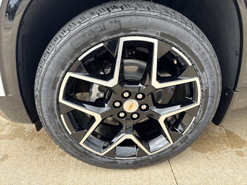 New 2026 Chevrolet Traverse High Country w/ LPO, Floor Liner Package AWD/4WD image 9