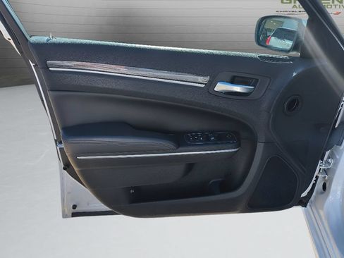 Used 2022 Chrysler 300 Touring L RWD image 11