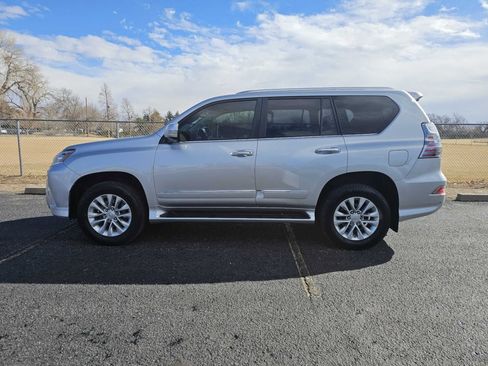 Used 2016 Lexus GX 460 w/ Premium Package image 2