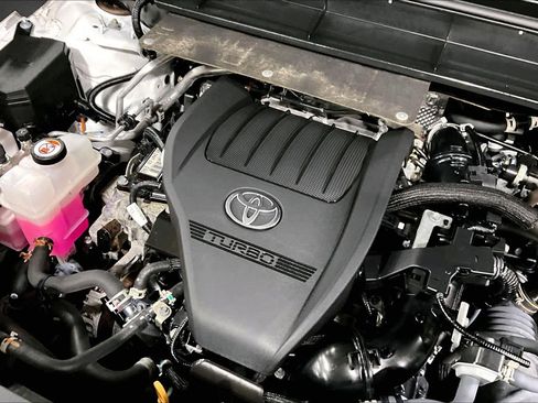 Used 2023 Toyota Highlander LE FWD image 33