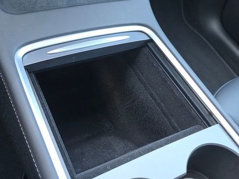 Used 2024 Tesla Model Y Performance image 31