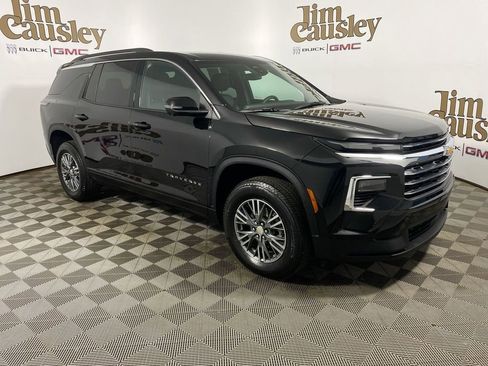 Used 2024 Chevrolet Traverse LT AWD/4WD image 1