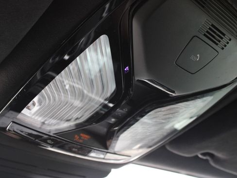 Used 2025 BMW X7 M60i AWD/4WD image 18