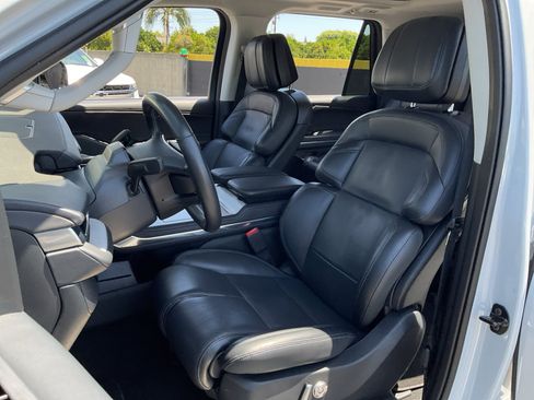 Used 2025 Lincoln Navigator Reserve AWD/4WD image 18
