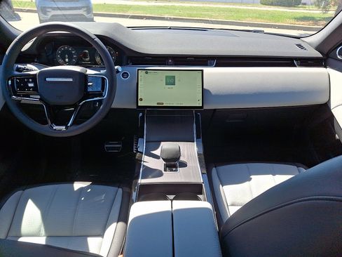 Certified 2026 Land Rover Range Rover Evoque Dynamic SE AWD/4WD image 13