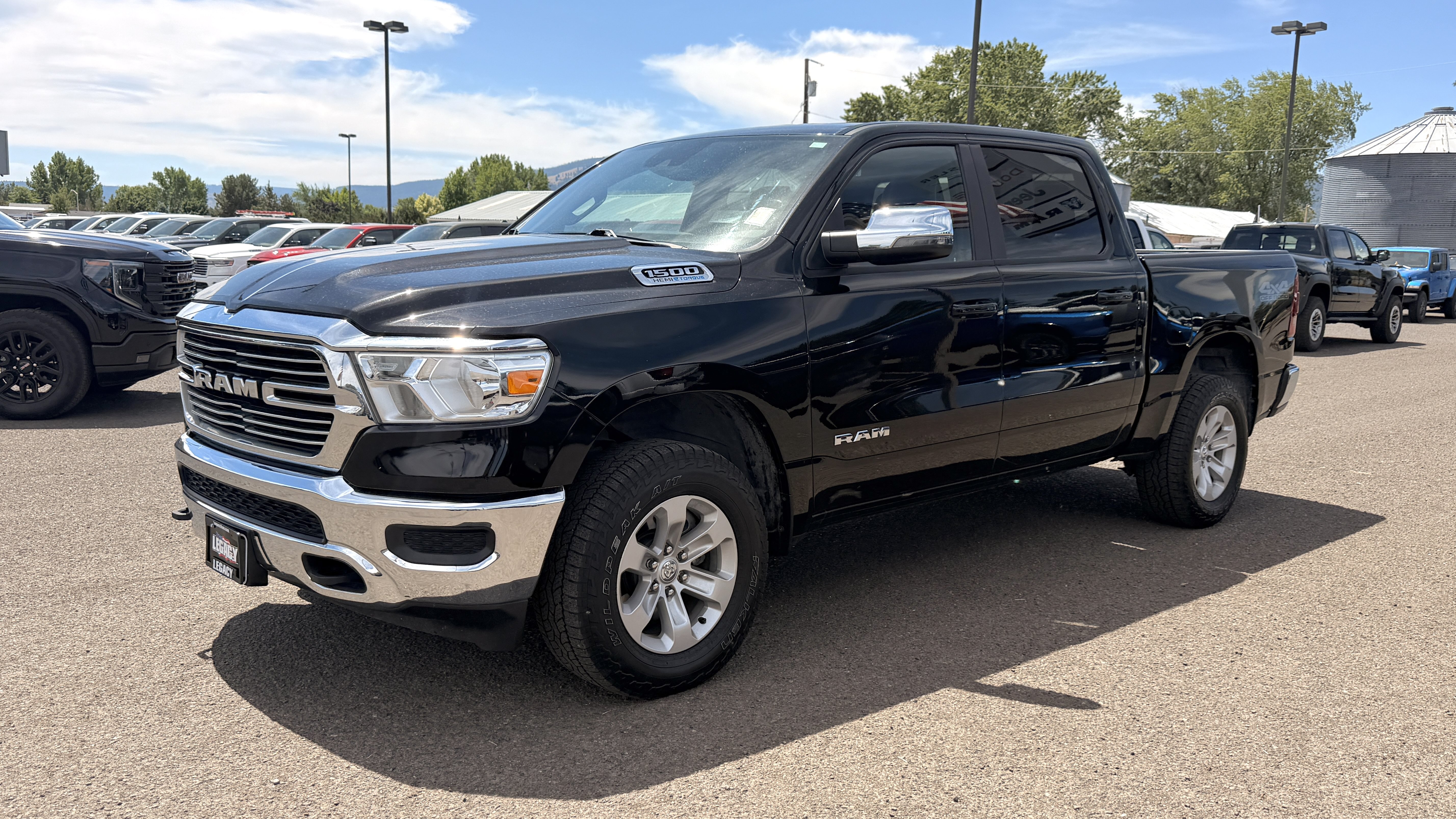 Used 2024 RAM 1500 Laramie w/ Off Road Group AWD/4WD image 3