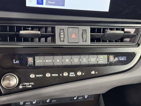 Used 2024 Lexus ES 350 w/ Premium Package FWD image 28