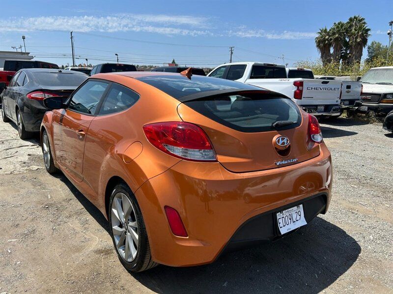 Used 2017 Hyundai Veloster FWD image 10