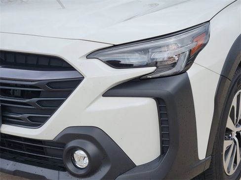 Used 2023 Subaru Outback Premium image 9