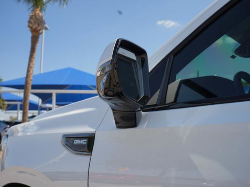 Used 2024 GMC Yukon AT4 w/ Technology Package image 11