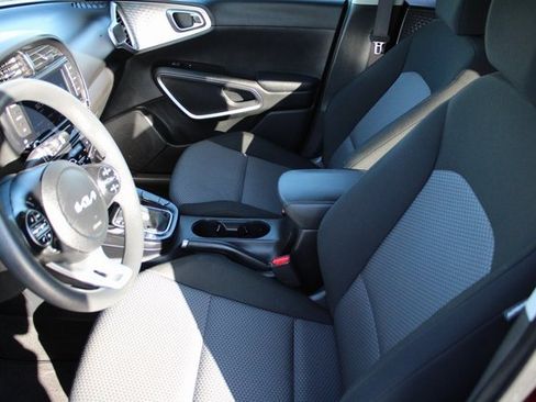 Used 2024 Kia Soul LX w/ Option Group 015 image 7