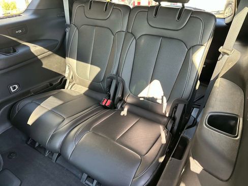 Used 2024 Jeep Grand Cherokee L Limited w/ Luxury Tech Group II image 12