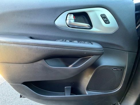 New 2026 Chrysler Pacifica Limited image 25