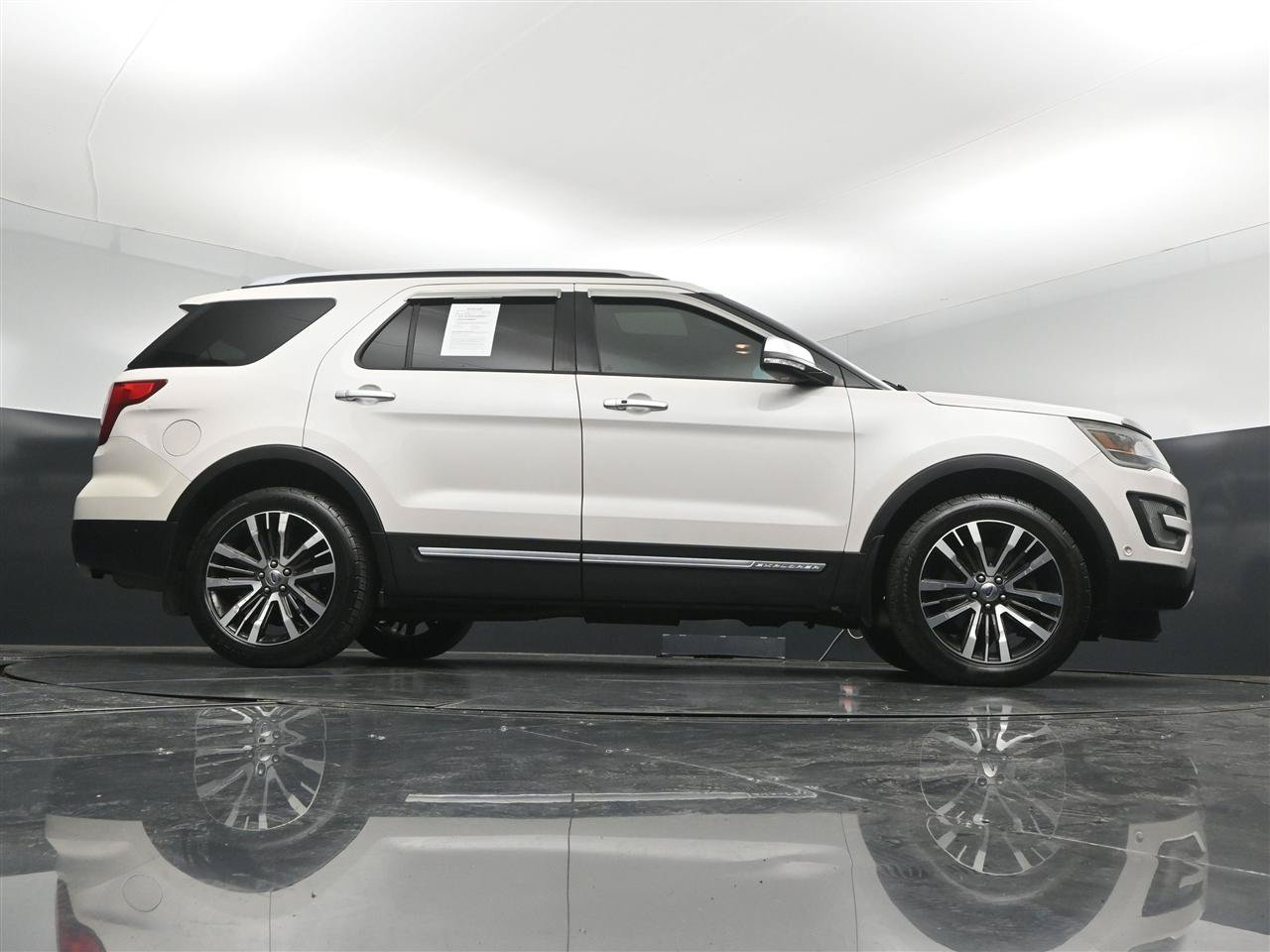 Used 2017 Ford Explorer Platinum AWD/4WD image 30