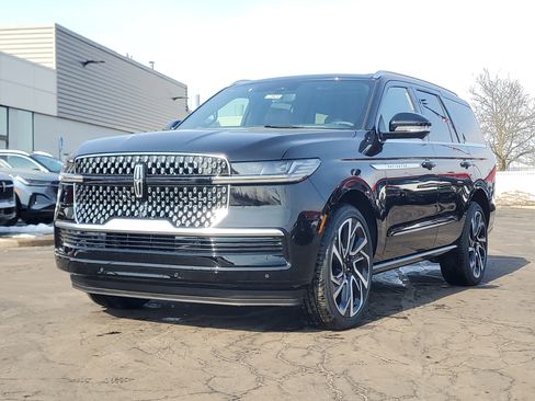New 2026 Lincoln Navigator Reserve image 2