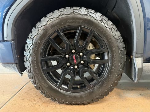Used 2022 GMC Sierra 1500 Elevation w/ LPO, Elevation Black Package AWD/4WD image 8