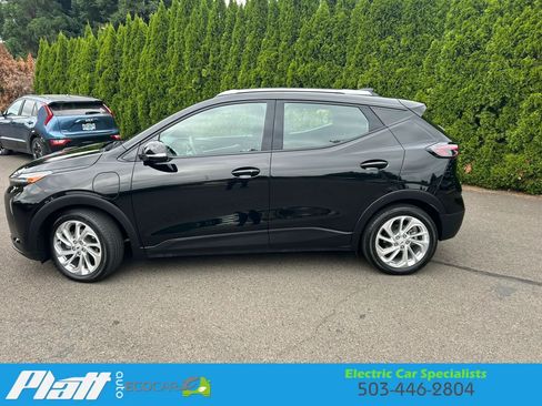 Used 2023 Chevrolet Bolt EUV LT w/ Driver Confidence Package FWD image 3