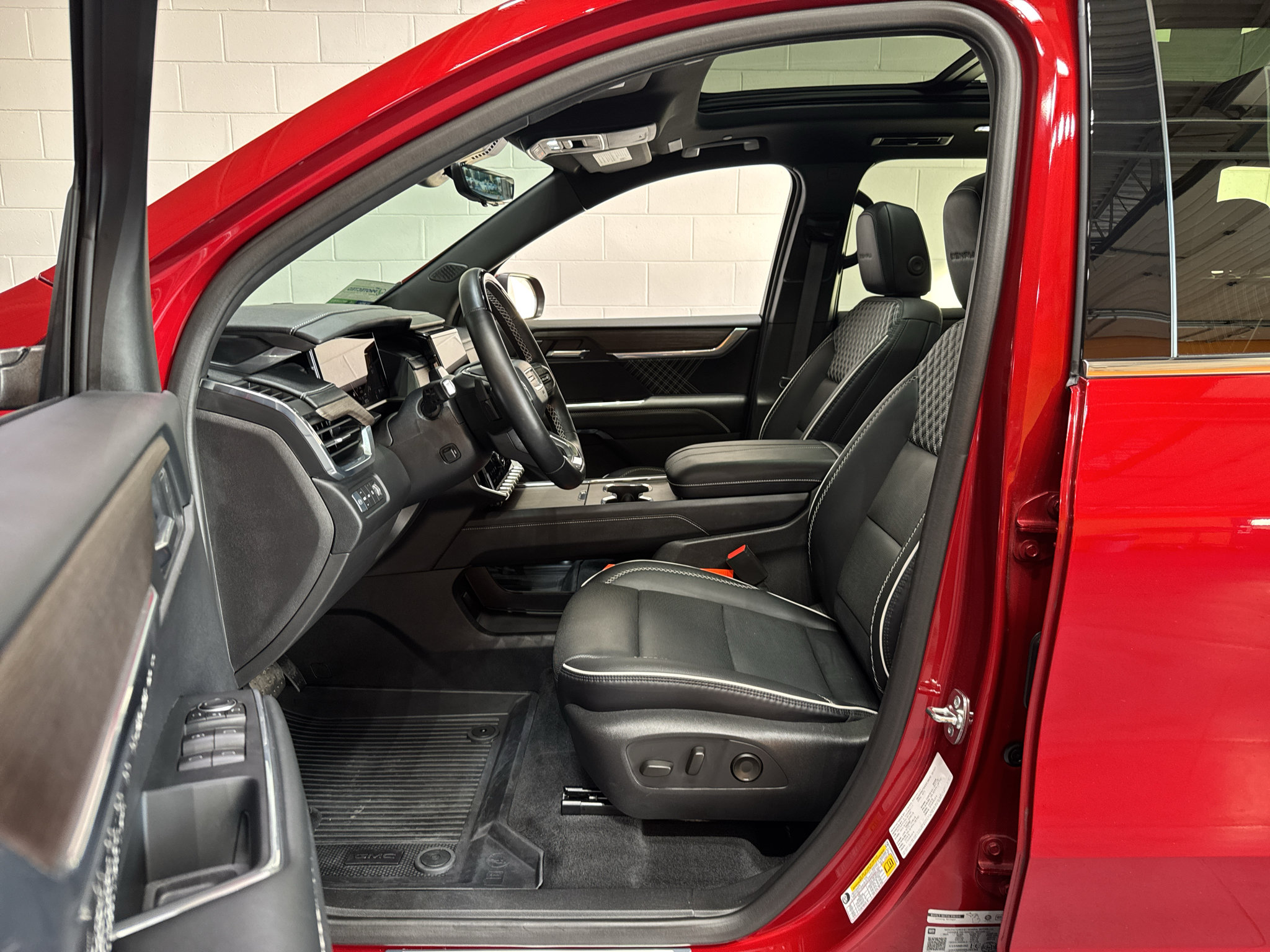 Used 2025 GMC Acadia Denali w/ Super Cruise Package AWD/4WD image 18