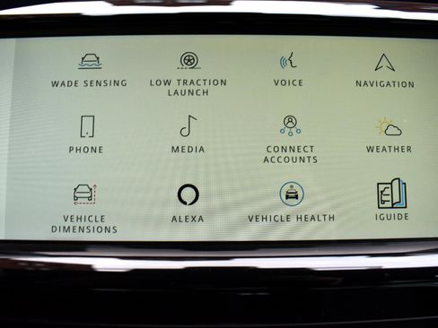 Used 2021 Land Rover Discovery Sport SE image 32