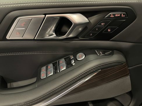 Used 2026 BMW X7 xDrive40i image 11