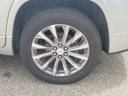 Used 2022 Chevrolet Traverse Premier AWD/4WD image 35