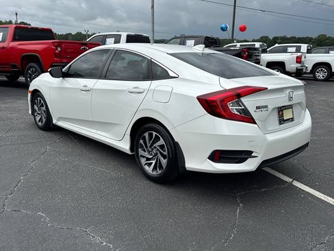 Used 2018 Honda Civic EX image 8