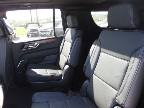 New 2026 GMC Yukon XL Denali w/ Denali Reserve Package AWD/4WD image 12