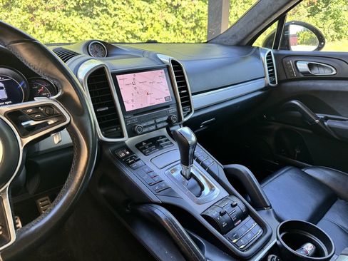 Used 2018 Porsche Cayenne GTS w/ Premium Package Plus image 31