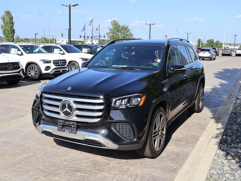 Used 2025 Mercedes-Benz GLS 450 4MATIC image 4