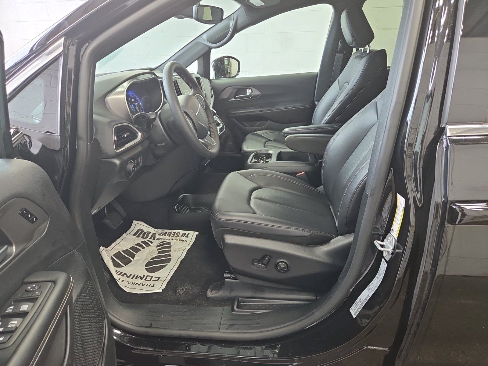 Used 2026 Chrysler Pacifica Select FWD image 7